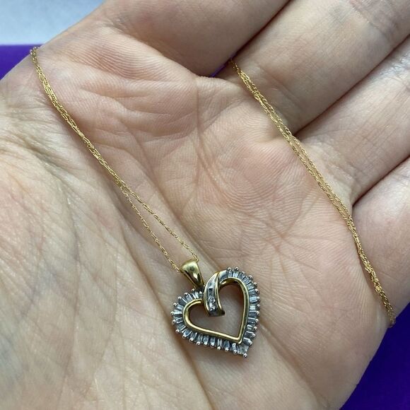 💛 Vintage 10k Gold Diamond Heart Necklace - Picture 4 of 4